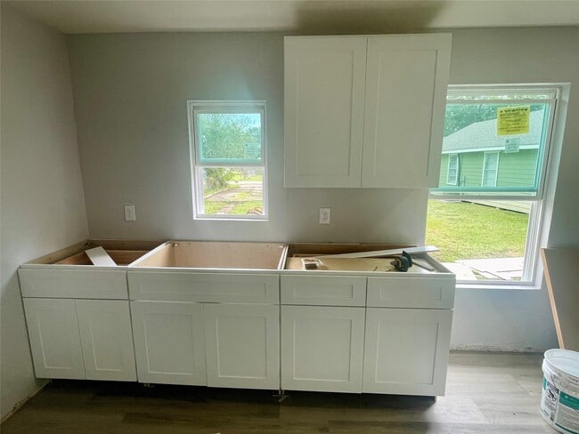 Building Photo - 504 N 8th St