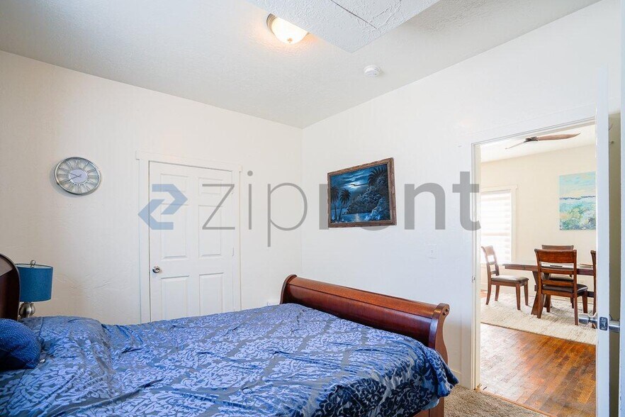 Building Photo - Unit A
