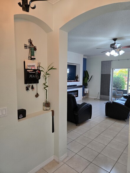 Building Photo - 3572 Valleyview Dr