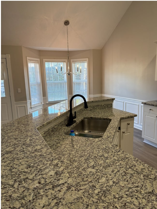 Building Photo - 6428 Paddington Way