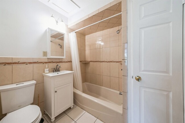 Building Photo - 309 14th St