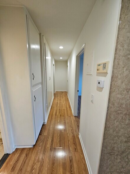 Building Photo - 7632 Amazon Dr