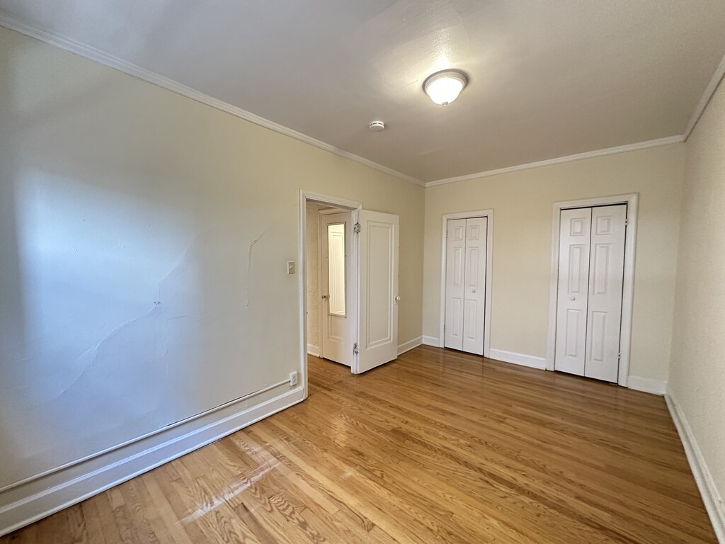 Building Photo - 562 W Arlington Pl