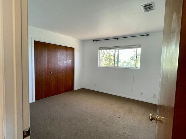 Building Photo - 3 Bedroom Home Country Living in Santa Barbara - Pets Considered - Available Early July
