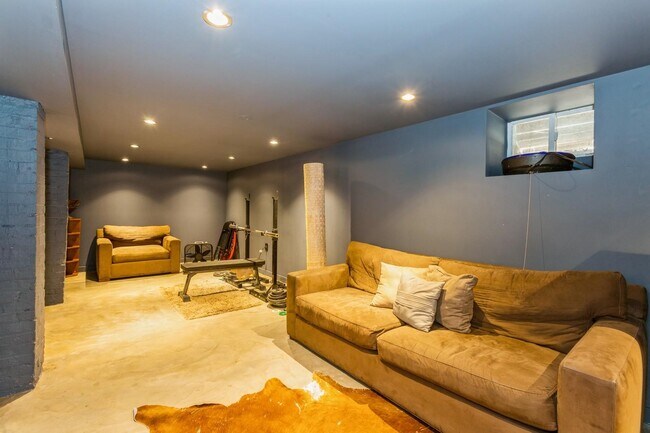 Building Photo - 96 Columbia Terrace