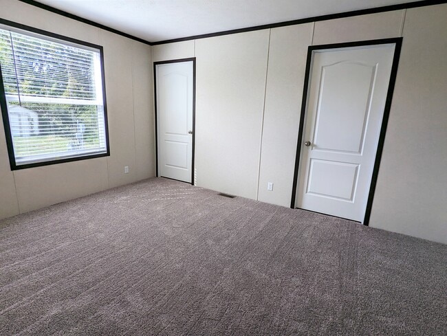 Building Photo - 692 Oregon St