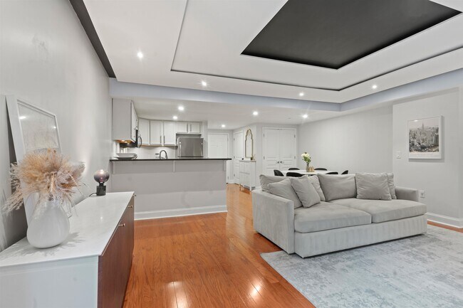 Building Photo - 4301 Park Ave