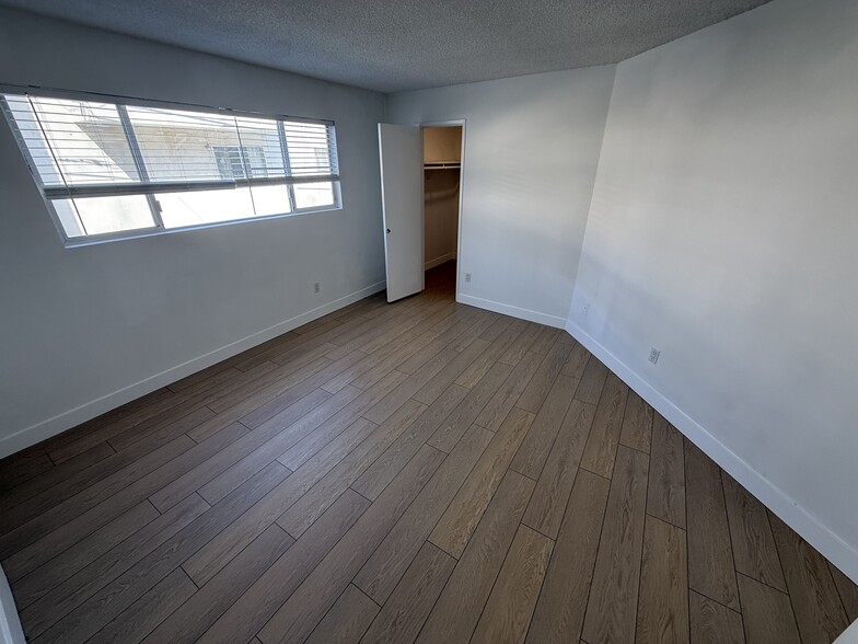 Building Photo - 1218 McClellan Dr