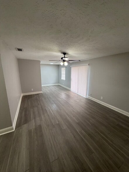 Building Photo - 425 Price Dr