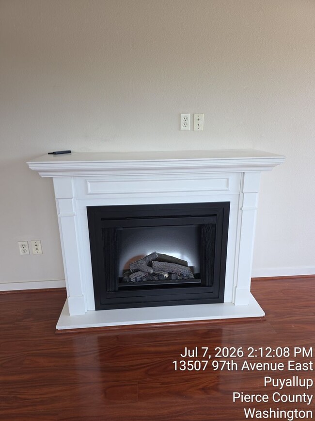 Building Photo - Trio Residences Puyallup condo - 2 bedroom, 2 bathroom with 2 car garage located in gated communi...
