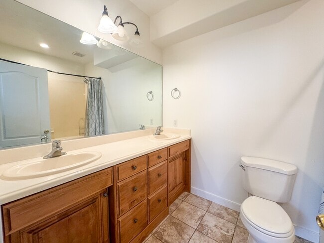 Building Photo - 1040 N 130 W