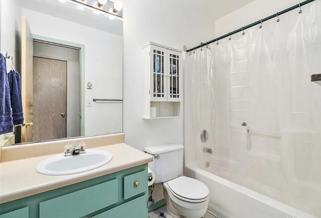 Building Photo - 6834 Troy Ln NE