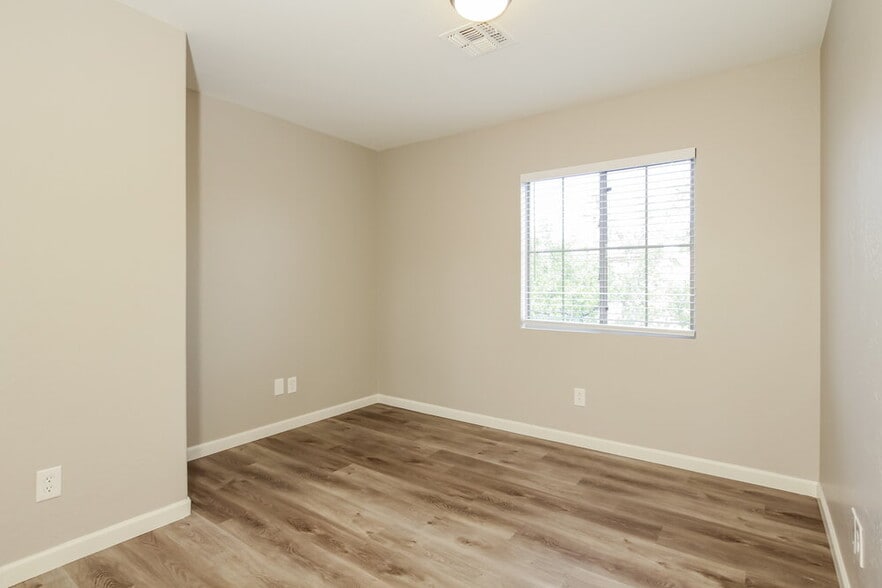 Building Photo - 22052 N 30th Dr