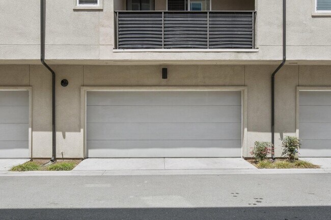 Building Photo - 5224 Beachfront Cove St