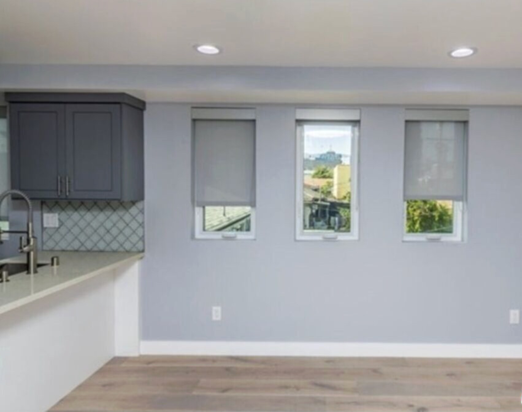 Building Photo - 1120 1/2 N Heliotrope Dr