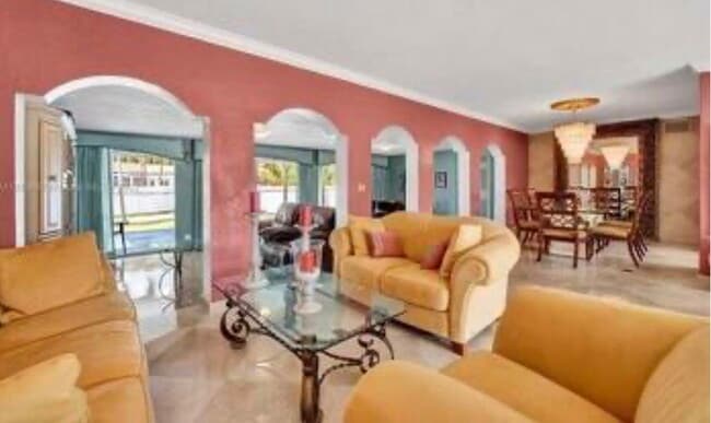Building Photo - Hollywood Boulevard, Hollywood, FL 33019 - 3 BR 2 BA single-family home