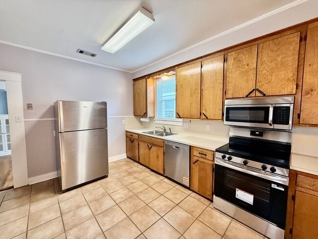 Building Photo - 2BR Home with Sunroom & Extended Driveway