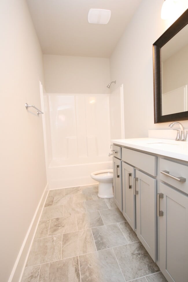 Building Photo - 707 Sluice Dr SW
