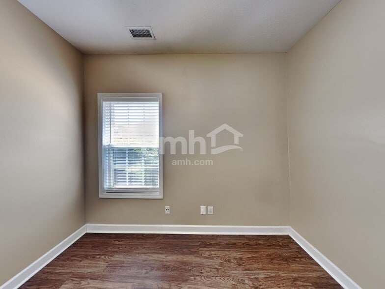 Building Photo - 711 Riata Ct