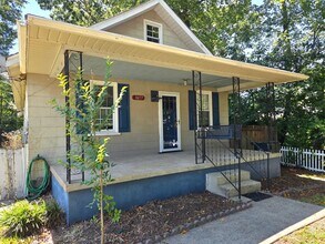 Building Photo - 3bd/1ba Cottage on private street with a s...