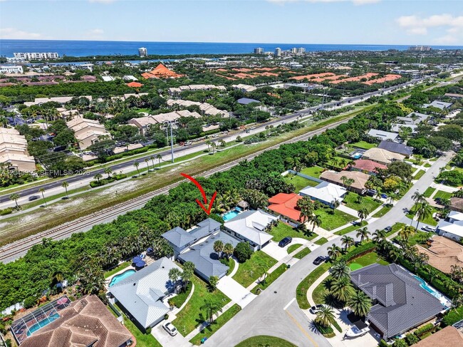 Building Photo - 542 N Cypress Dr