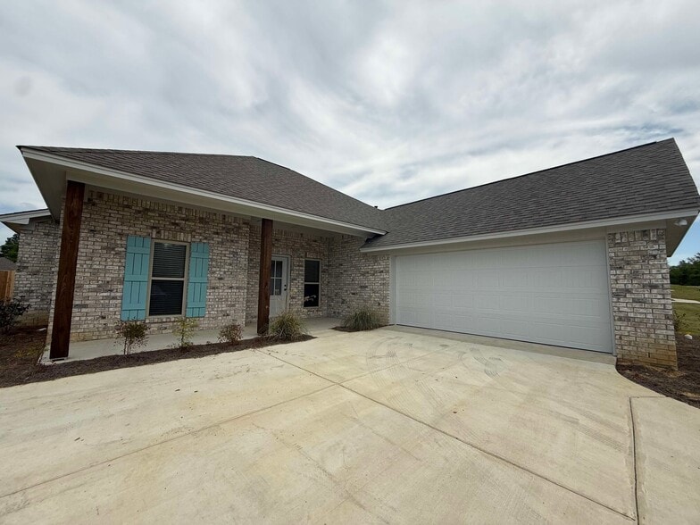 Building Photo - 110 Madisonville Dr