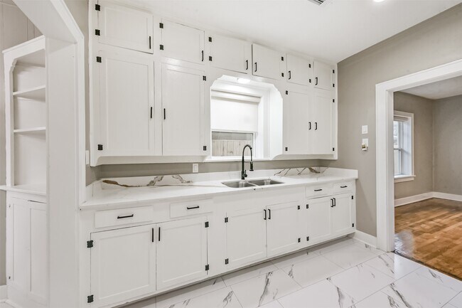 Building Photo - 2606 Oakdale St