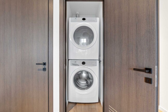 Building Photo - 398 NE 5th St