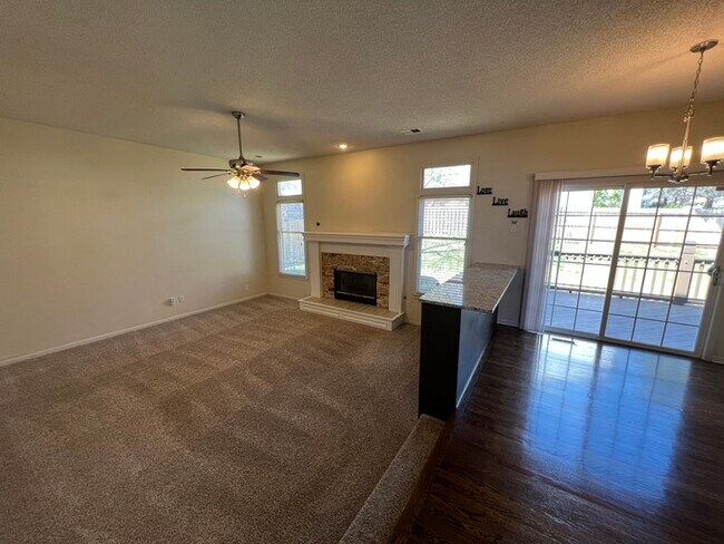 Building Photo - !! MOVE IN SPECIAL: $500 OFF on 1st Month'...