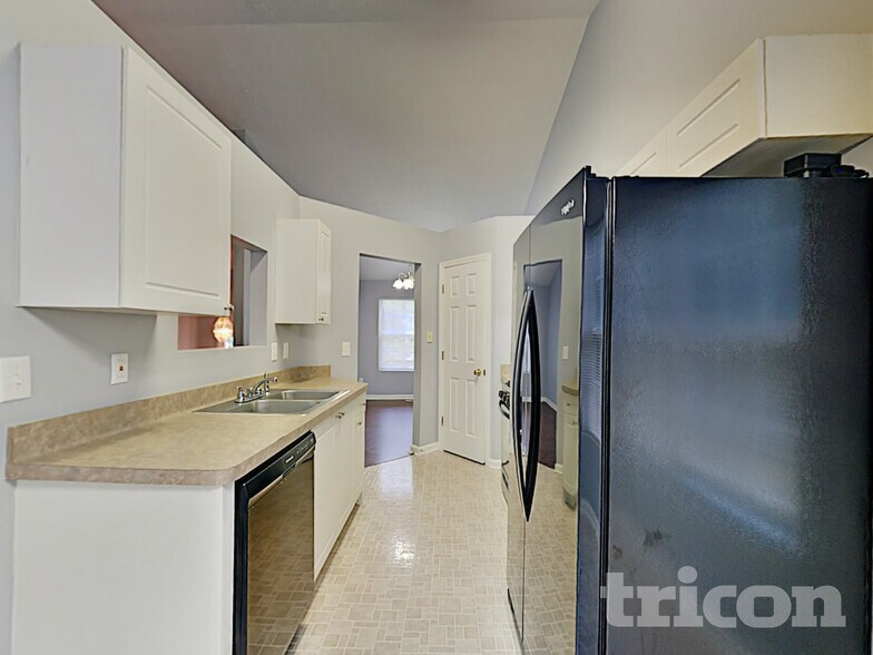 Building Photo - 2331 Sandspring Dr SW