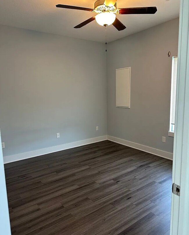 Building Photo - 3 bedroom 2 bath Duplex at 53rd & Meridian