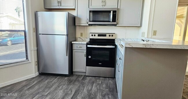 Building Photo - 6162 S Pinehurst Dr