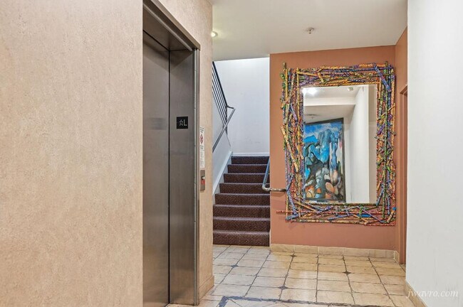 Building Photo - 166 Sanchez St