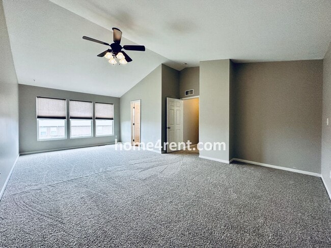 Building Photo - 8719 Dunraven St