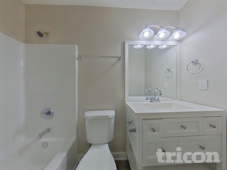 Building Photo - 2211 Ashton Dr