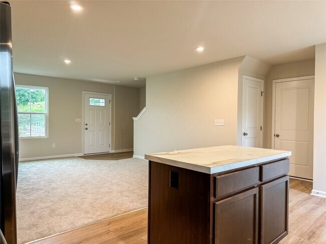 Building Photo - 16 Trailhead Rd