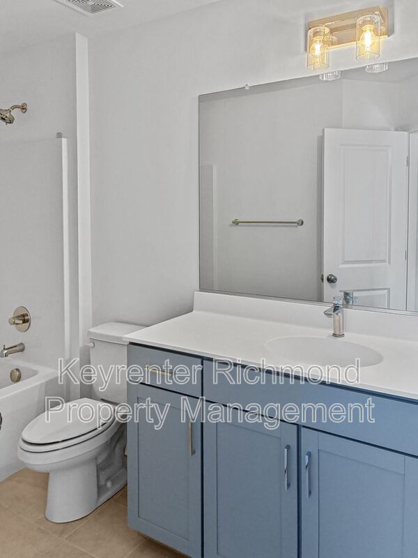 Building Photo - 13801 Randolph Pond Ln