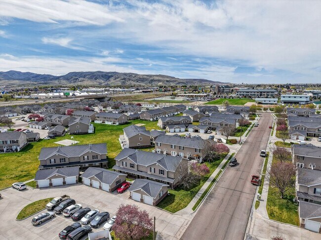 Building Photo - Must-See Apartment in Pheasant Ridge  Pocatello!
