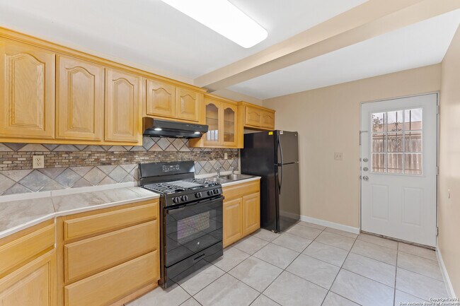 Building Photo - 3323 W Woodlawn Ave