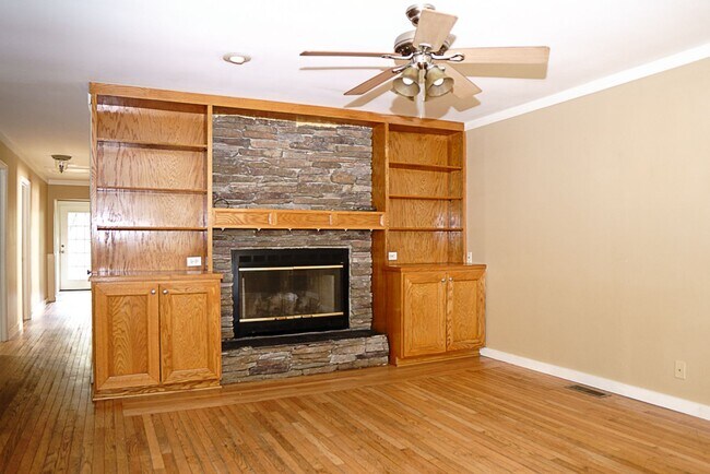 Building Photo - Three Bedroom Home in the Heart of Port Royal