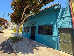 Building Photo - Remodeled 3BR/2BA Oasis with Hot Tub, Saun...