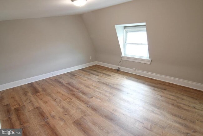 Building Photo - 37 Sixth St