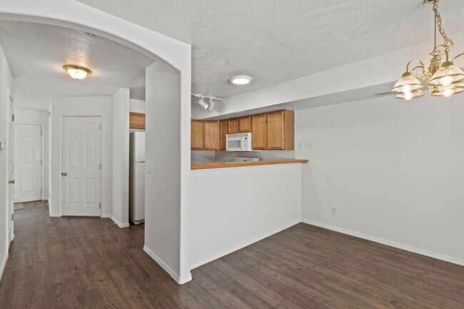 Building Photo - 4930 N Orchid Ln