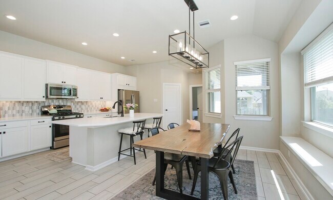 Building Photo - 320 Rise Ln