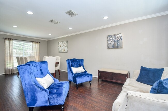 Building Photo - 7318 River Garden Dr