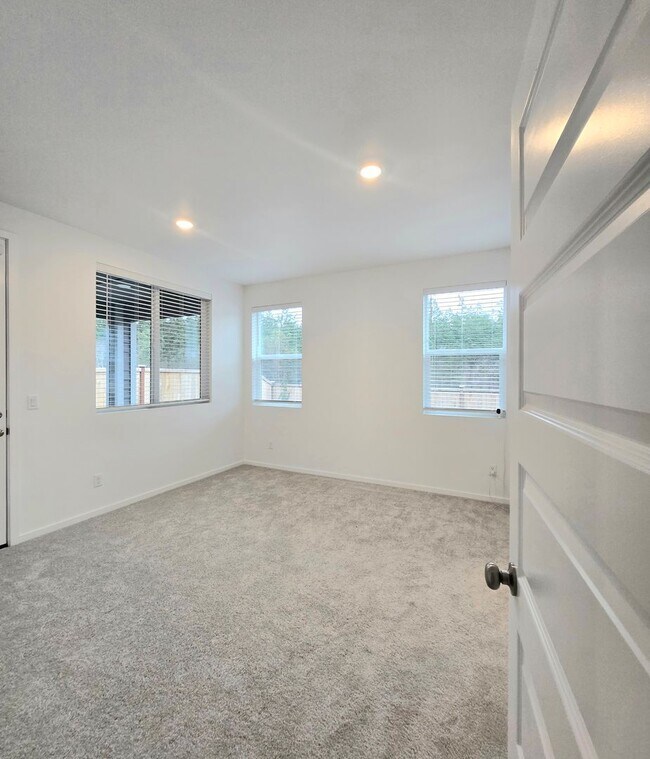 Building Photo - 3 Bed, 3.5 Bath in the New Madrona Ridge Neighborhood For Rent!