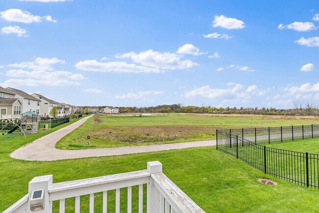 Building Photo - 3557 Crestwood Ln