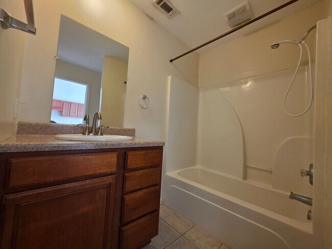 Building Photo - 1102 E 33rd St