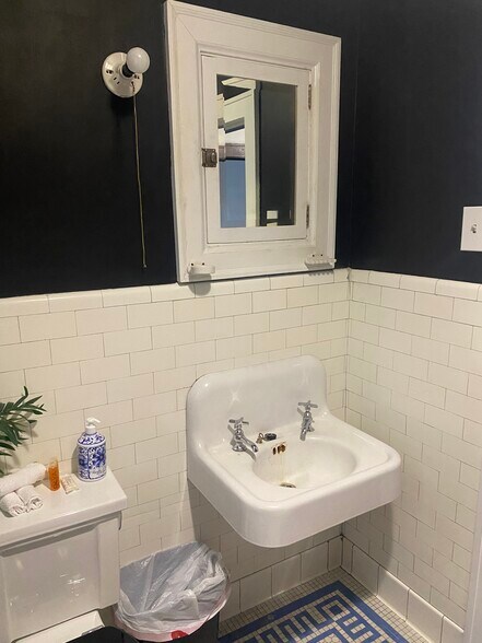 Building Photo - 301 Bingham Ave