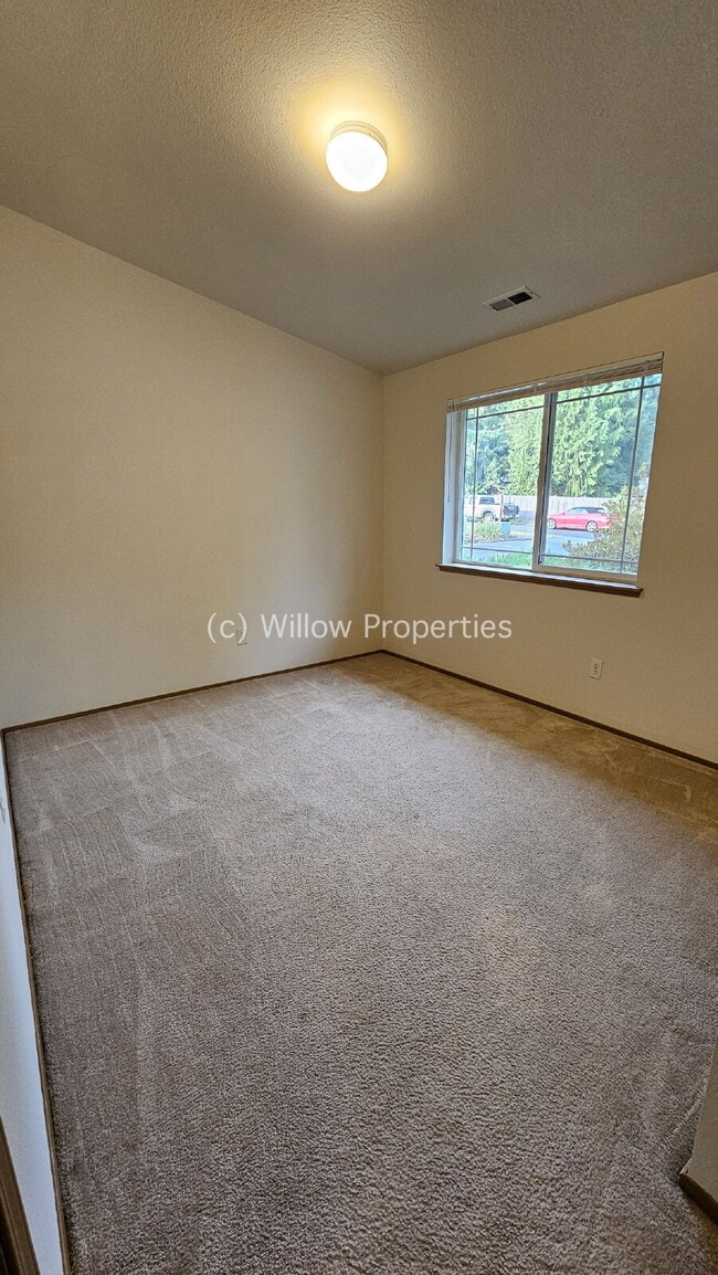 Building Photo - 3-Bedroom Duplex in Puyallup with 2 Full B...